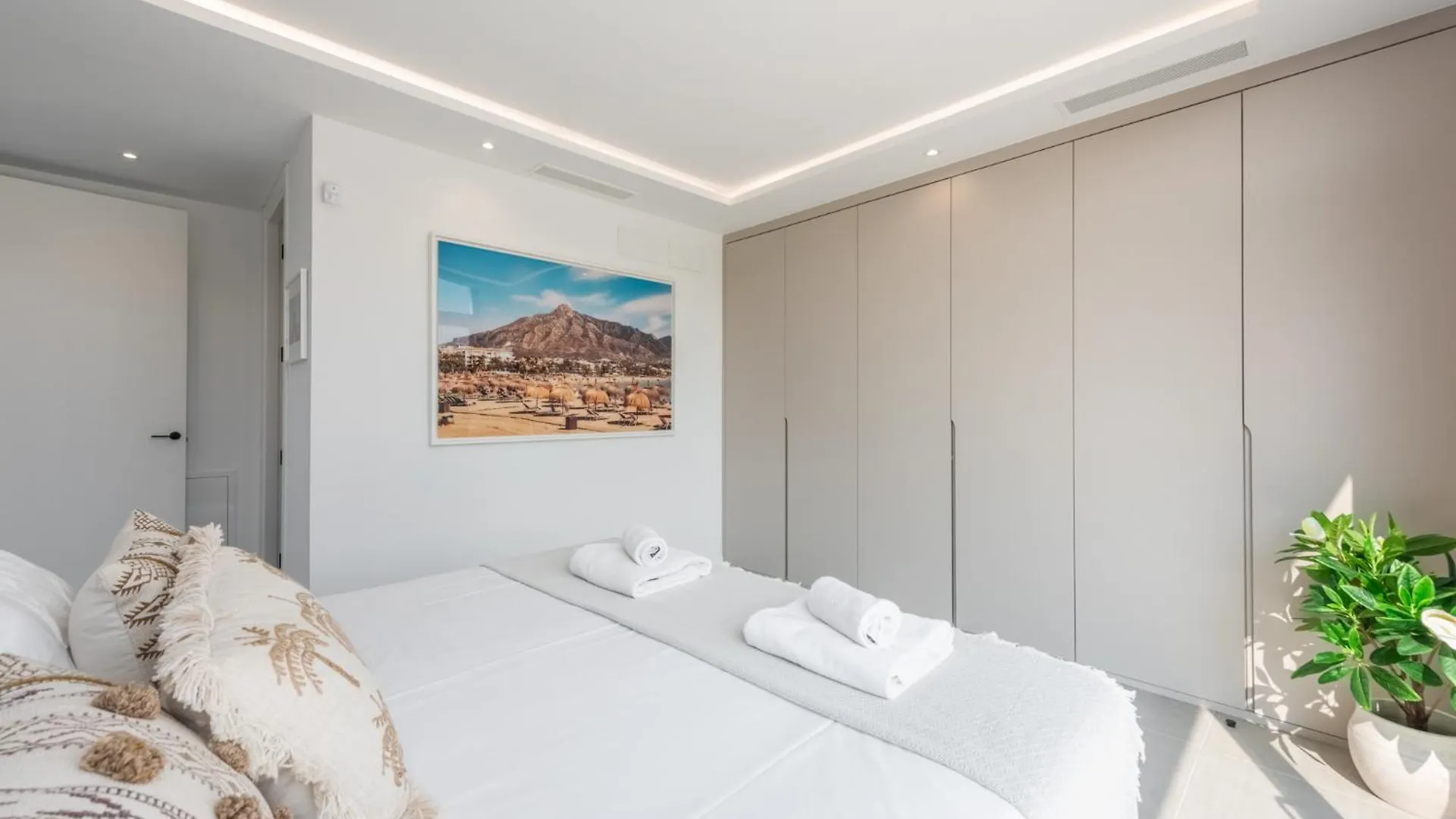 Apartment Extravagant 5 Bdrm Golfer'S Villa With Private Pool Estepona