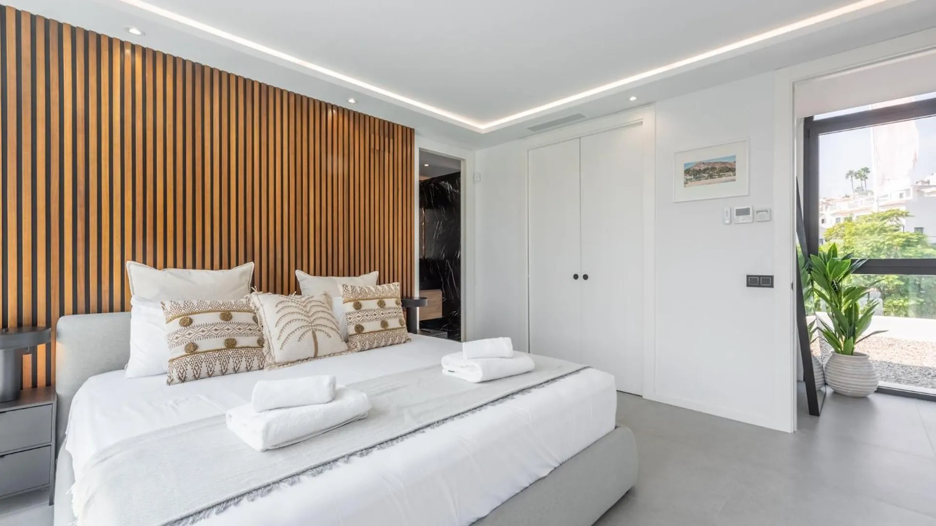 Extravagant 5 Bdrm Golfer'S Villa With Private Pool 에스테포나 0*,  스페인